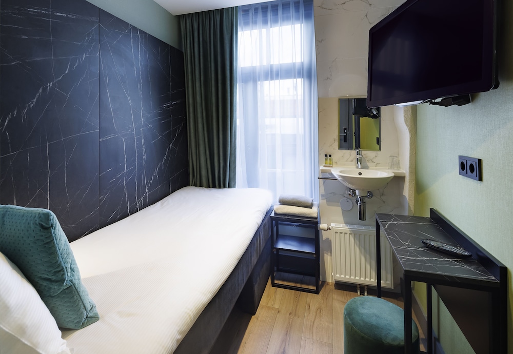 ciao papa hotel amsterdam central station