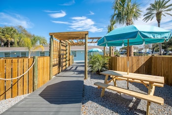 Salt Air Inn & Suites,Duval>>Atlantic Beach,2.5 star