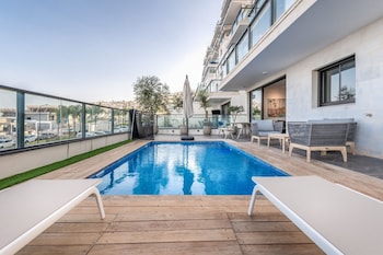 luxury garden apartment heated pool