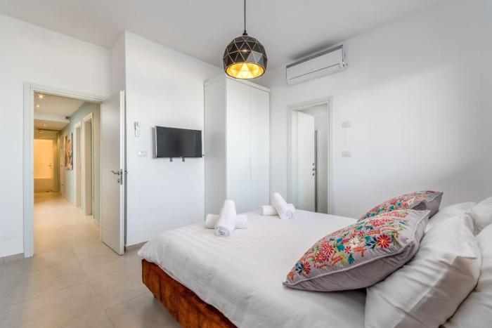 luxury garden apartment heated pool