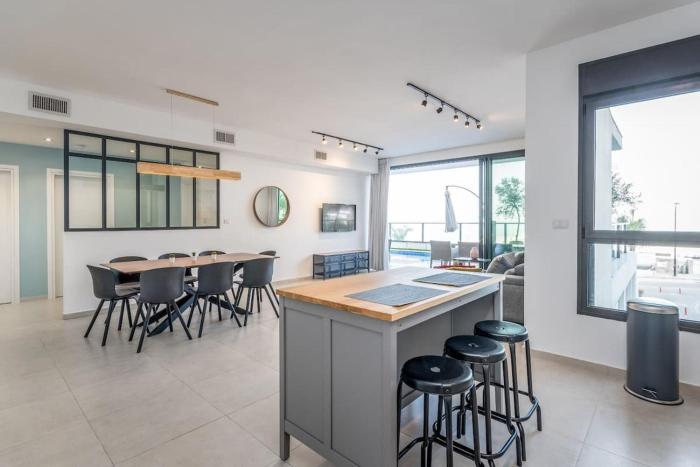 luxury garden apartment heated pool