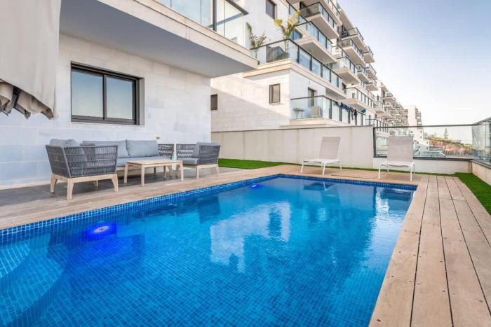 luxury garden apartment heated pool
