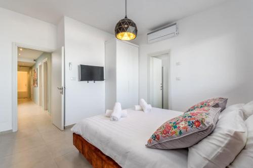 luxury garden apartment heated pool