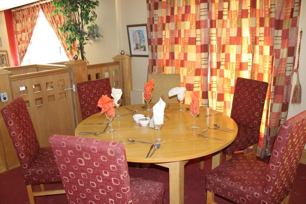 mahons hotel