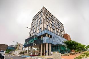 act tourist hotel
