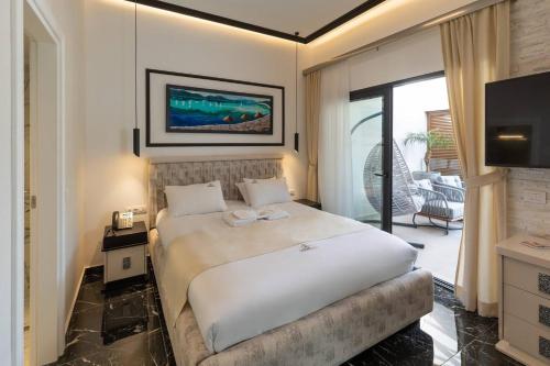 lazar lux suites ammoudara