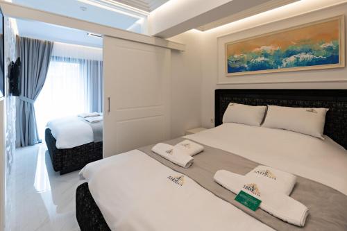 lazar lux suites ammoudara