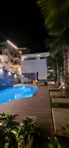 lazar lux suites ammoudara