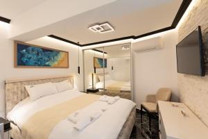 lazar lux suites ammoudara