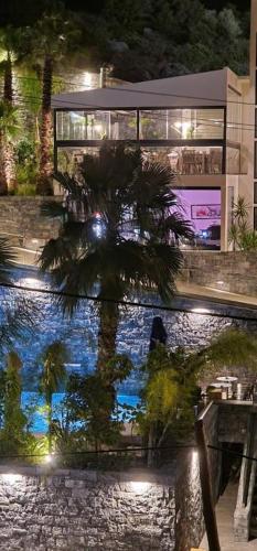 lazar lux suites ammoudara
