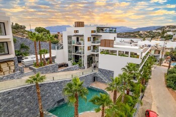 lazar lux suites ammoudara