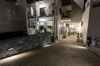 lazar lux suites ammoudara