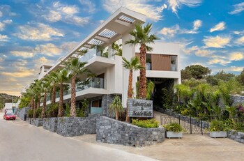 lazar lux suites ammoudara