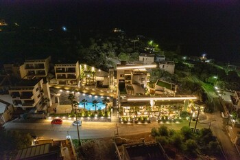 lazar lux suites ammoudara