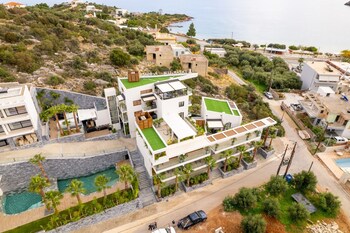 lazar lux suites ammoudara