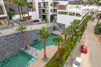 lazar lux suites ammoudara