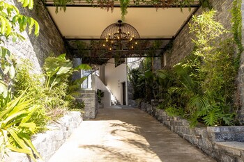 lazar lux suites ammoudara
