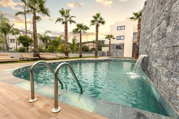 lazar lux suites ammoudara