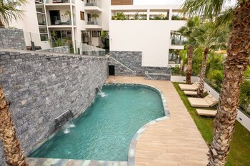 lazar lux suites ammoudara