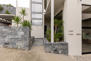 lazar lux suites ammoudara