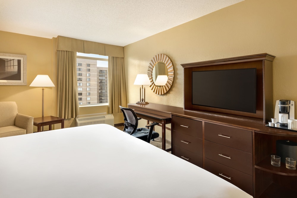 crowne plaza crystal city washington d c by ihg