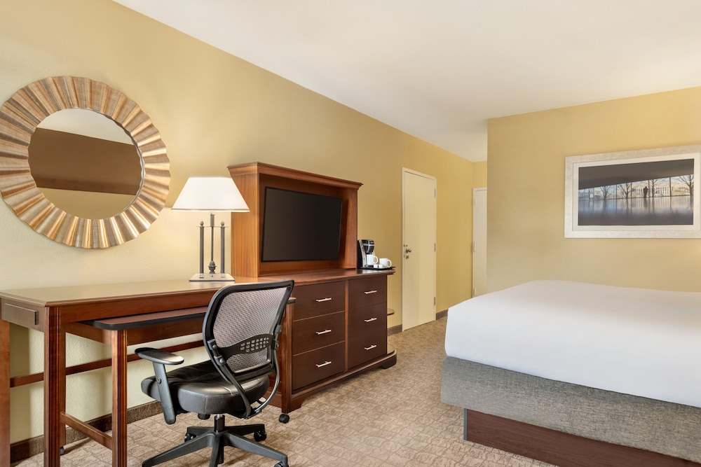 crowne plaza crystal city washington d c by ihg