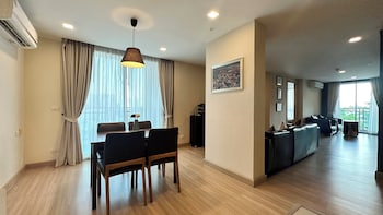 ramada by wyndham bangkok ten ekamai residences