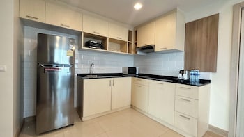 ramada by wyndham bangkok ten ekamai residences