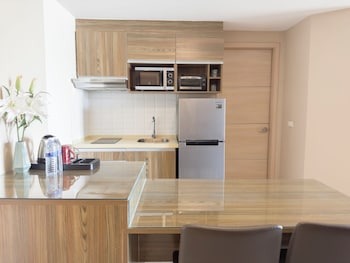 ramada by wyndham bangkok ten ekamai residences