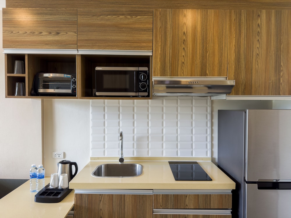 ramada by wyndham bangkok ten ekamai residences