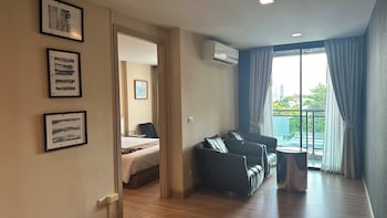 ramada by wyndham bangkok ten ekamai residences