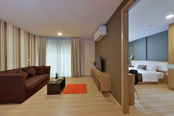 ramada by wyndham bangkok ten ekamai residences