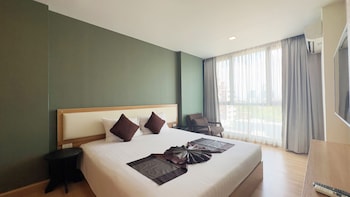 ramada by wyndham bangkok ten ekamai residences