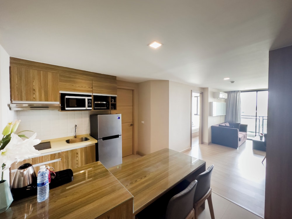 ramada by wyndham bangkok ten ekamai residences