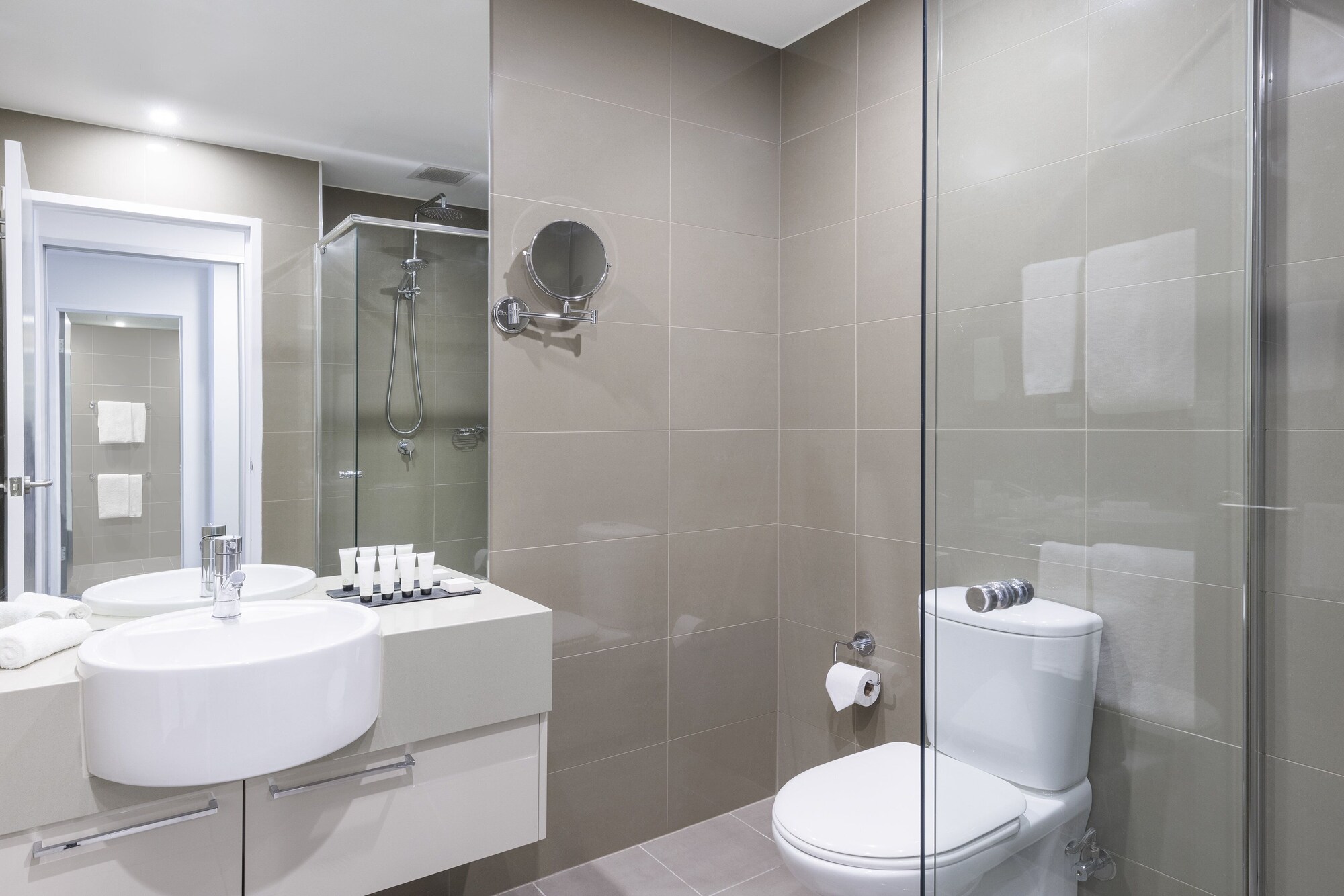 holiday inn and suites sydney bondi junction by ihg