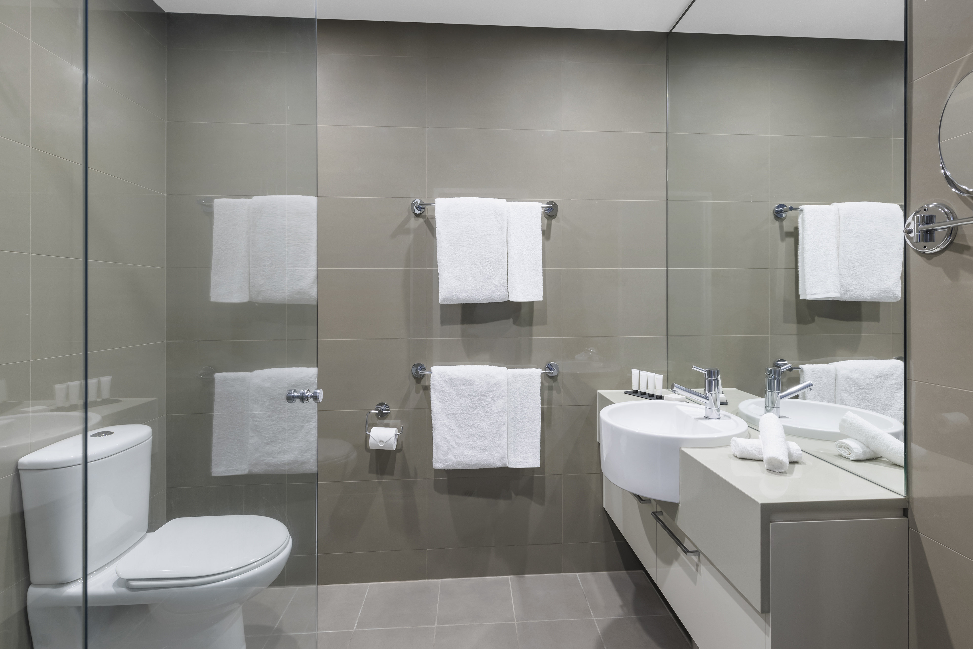 holiday inn and suites sydney bondi junction by ihg