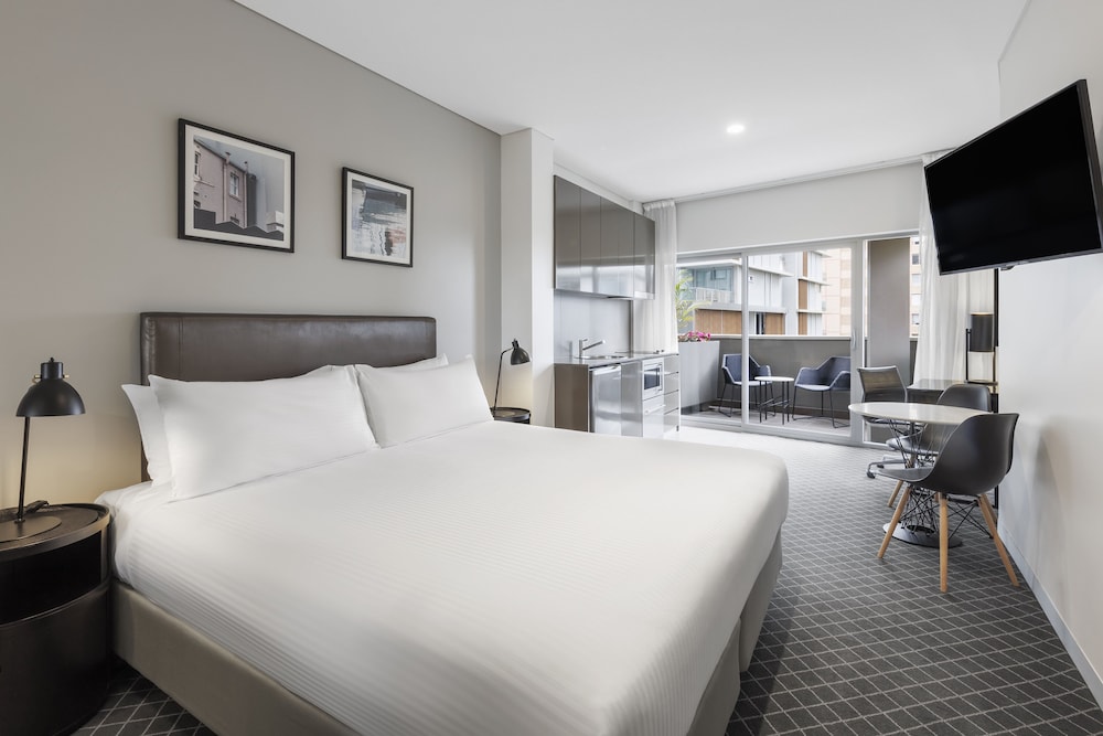 holiday inn and suites sydney bondi junction by ihg