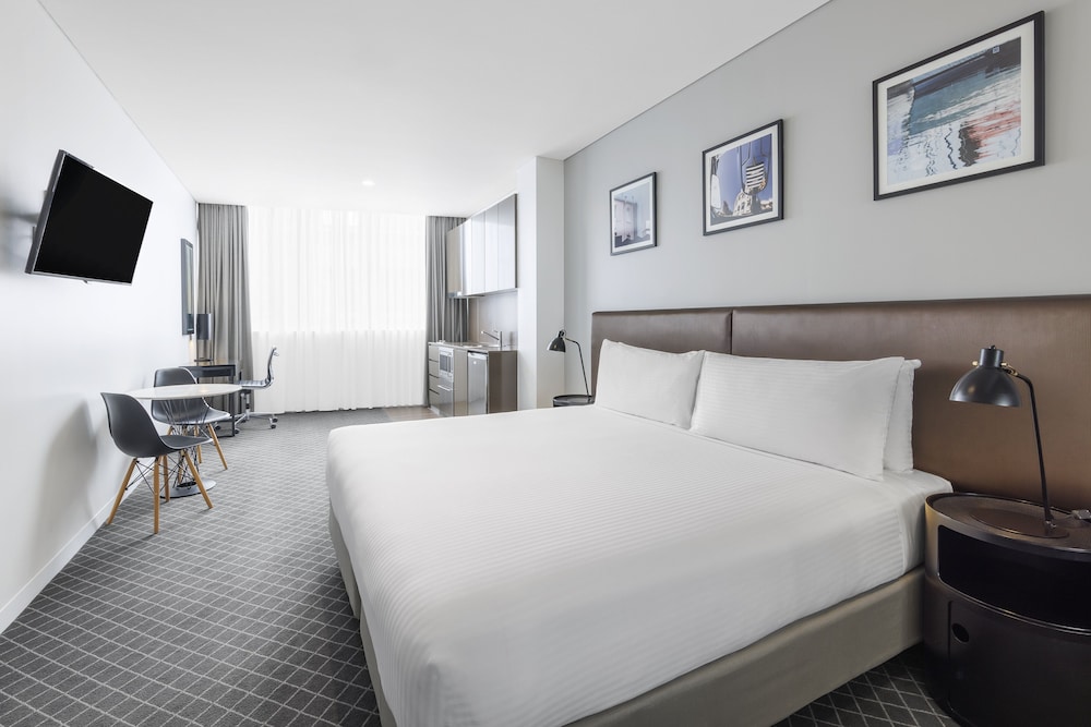 holiday inn and suites sydney bondi junction by ihg