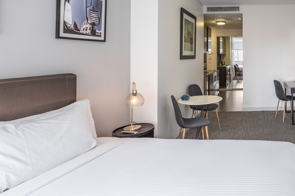 holiday inn and suites sydney bondi junction by ihg