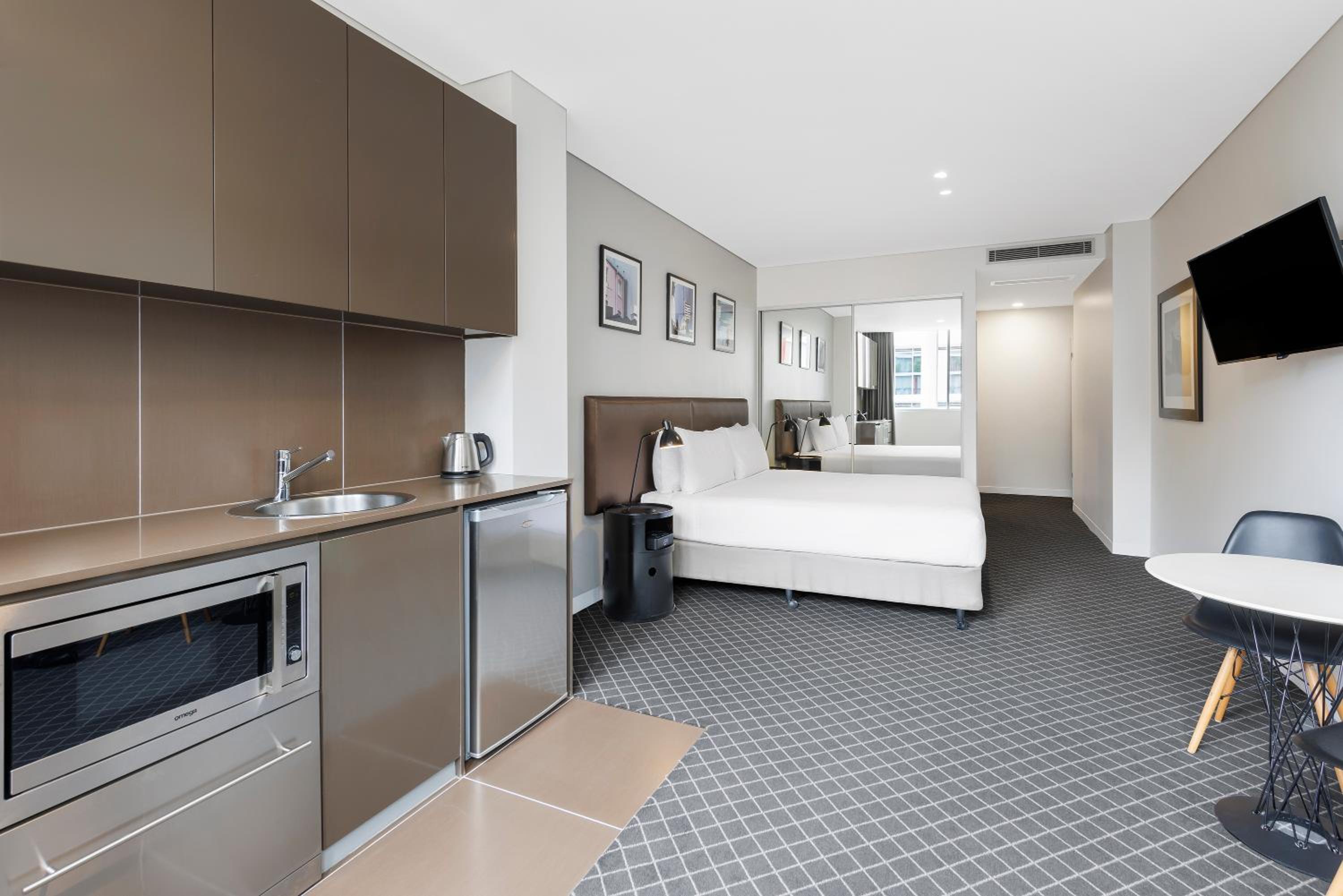 holiday inn and suites sydney bondi junction by ihg