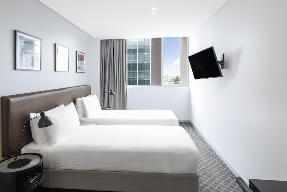 holiday inn and suites sydney bondi junction by ihg