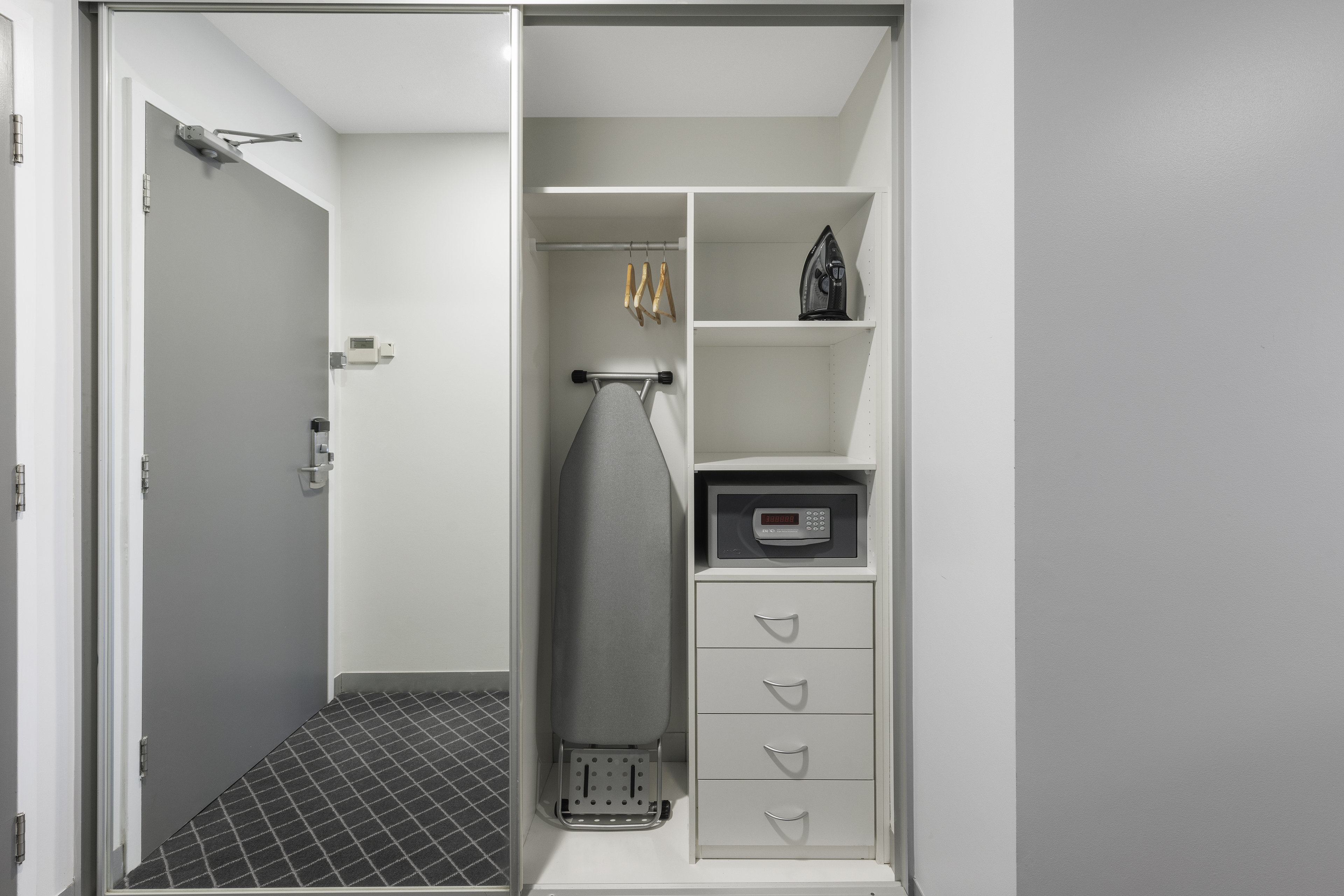 holiday inn and suites sydney bondi junction by ihg