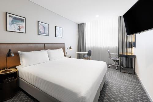 holiday inn and suites sydney bondi junction by ihg