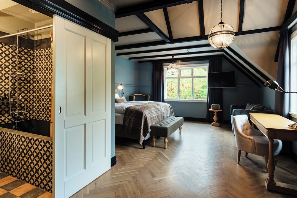 skalakot manor hotel