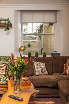6 bedroom city centre townhouse
