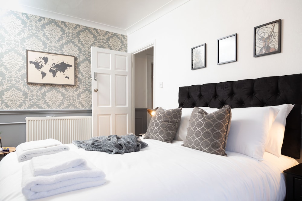 6 bedroom city centre townhouse