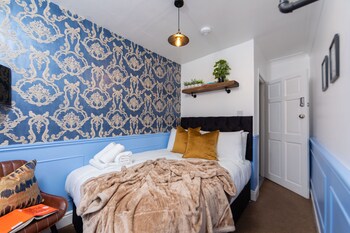 6 bedroom city centre townhouse