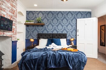 6 bedroom city centre townhouse