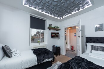 6 bedroom city centre townhouse