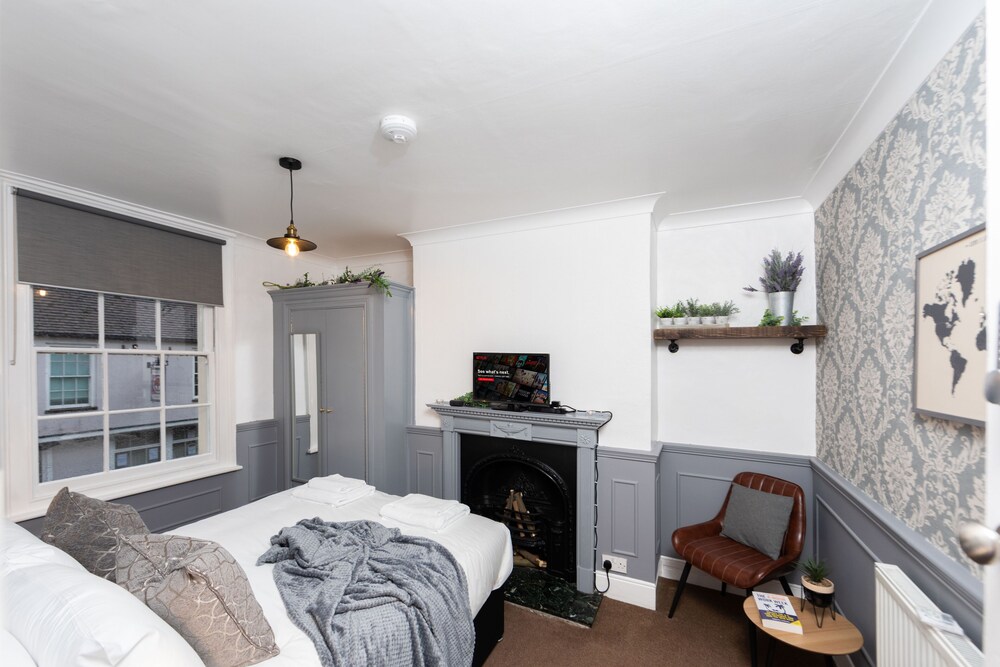 6 bedroom city centre townhouse